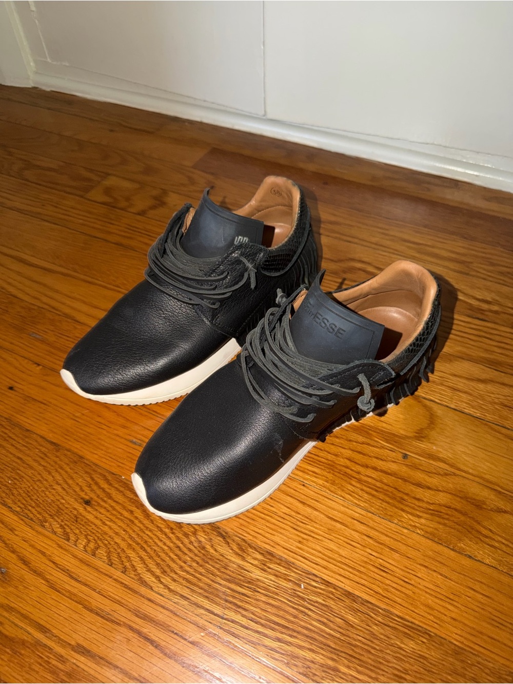Women’s Black Essuetesse Sneakers with Tan Lining